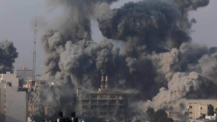 Smoke billows following Israeli strikes in Gaza City, October 11, 2023. REUTERS/Saleh Salem