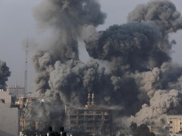 Asap Hitam Mengepung Gaza Saat Israel Kembali Luncurkan Serangan