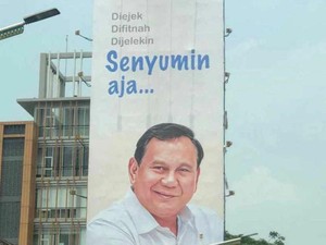 Muncul Baliho Prabowo Difitnah Senyumin Aja, Ini Kata Gerindra