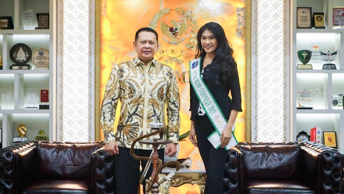 Bambang Soesatyo (Bamsoet) mendukung Puteri Bumi Indonesia 2023 Wenda Yunita Tarigan yang mewakili Indonesia di ajang Miss Environment International 2024.