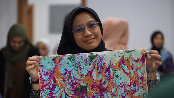 Batik X Ebru 2023 sebagai upaya diplomasi budaya dengan negara Turki Batik X Ebru 2023 sebagai upaya diplomasi budaya dengan negara Turki