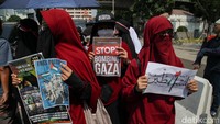 Dalam orasinya, massa mendukung kemerdekaan Palestina. Orasi tersebut dibuka dengan pembacaan doa dan zikir.  