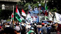 Massa PA 212 dkk menggelar Aksi Bela Palestina di depan Kedubes AS, Jalan Medan Merdeka Selatan, Jakarta Pusat, Rabu (11/10/2023).  