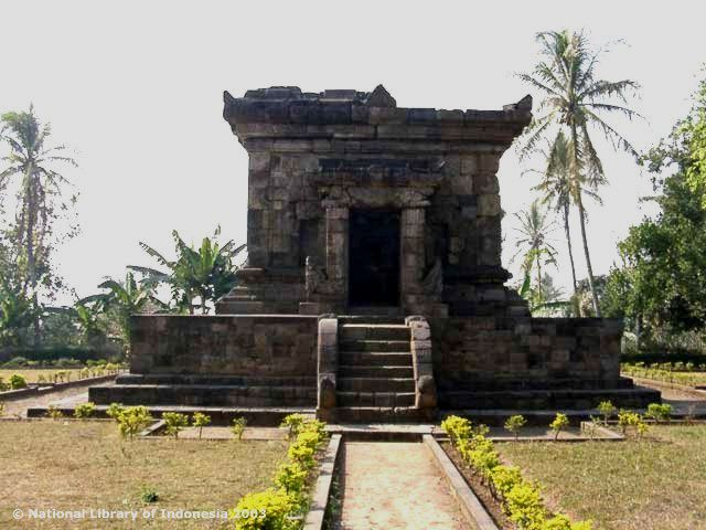 Pada masa kepemimpinan Gajayana dibuat Candi Badut. Candi Badut berada di Karangwidoro, Kecamatan Dau, Kabupaten Malang.
