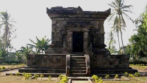 Pada masa kepemimpinan Gajayana dibuat Candi Badut. Candi Badut berada di Karangwidoro, Kecamatan Dau, Kabupaten Malang.
