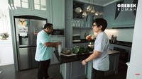Penampilan dapur di rumah Bedu pernah diperlihatkan lewat kanal YouTube Atta Halilintar dalam konten Gerebek Rumah. Foto: YouTube Atta Halilintar