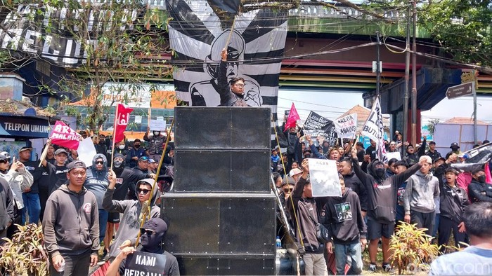 Demo Aremania di PN Malang