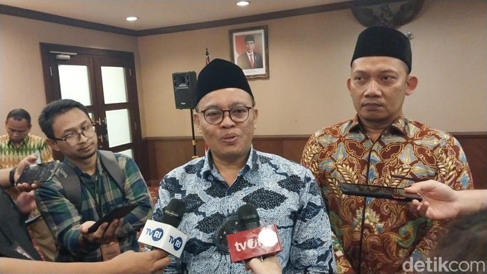 Direktur Penais Ahmad Zayadi (tengah)