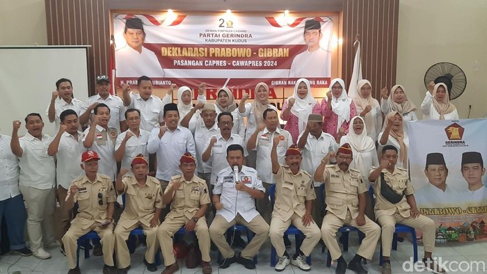 Pengurus DPC Gerindra, Kabupaten Kudus resmi mengusulkan sosok Gibran Rakabuming Raka yang menjadi menjadi Wali Kota Surakarta menjadi bakal calon wakil presiden dari calon presiden Prabowo Subianto, Rabu (11/10/2023).