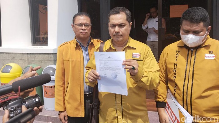 DPP Partai Hanura melaporkan Gema Hanura ke Polrestabes Bandung atas dugaan pencemaran nama baik setelah deklarasi dukungan ke Prabowo.