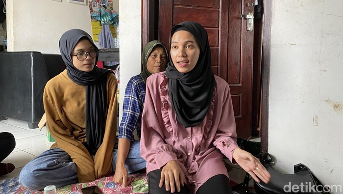 Elsa Rahayu, adik almarhumah Dini