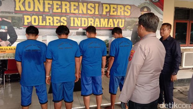 Curang Nelayan Indramayu Tangkap Ikan Pakai Bom Rakitan