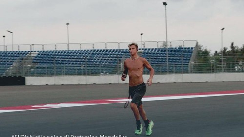 Fabio jogging di trek utama Sirkuit Mandalika