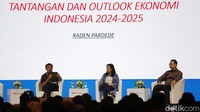 Pada sesi ini, pembicara memberi gambaran mengenai kondisi perekonomian Indonesia di tahun-tahun mendatang.  