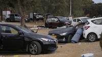 Menurut saksi mata, militan Hamas menembak dan membunuh, serta menculik puluhan orang. Mereka juga memburu pengunjung pesta yang mencoba bersembunyi di kawasan hutan di sekitar perkemahan.