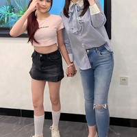 Dari antara para tamu undangan yang hadir, salah satu yang mencuri atensi ialah putri sulung Jennifer Dunn yang selama ini selalu ditutupi. Sudah semakin besar, anak pertamanya itu tampak begitu cantik. Foto: Instagram/@jeje_haris89