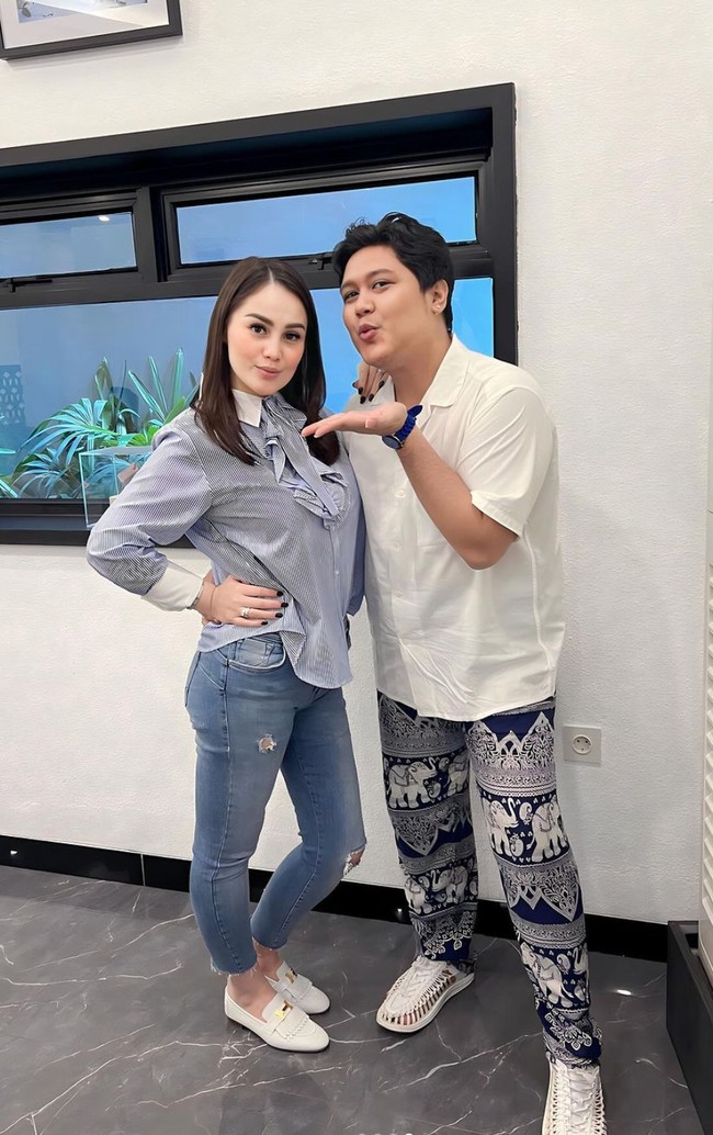 Foto-foto perayaan ulang tahun sederhana Jennifer itu diunggah ke akun Instagram @jeje_haris89.  Unggahannya pun langsung banjir beragam komentar netizen. Foto: Instagram/@jeje_haris89