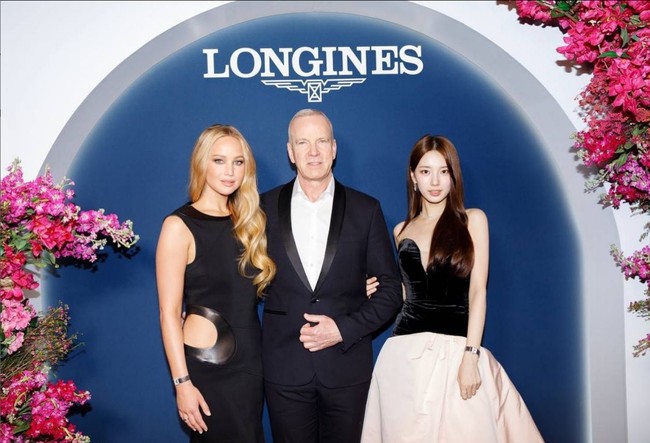 “Bukankah dia baru saja punya bayi? Mungkin saja dia hanya membawa beban bayi di wajahnya di foto-foto ini,” bela netizen lagi. Foto: Instagram/@longines @skuukzky