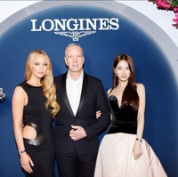 “Bukankah dia baru saja punya bayi? Mungkin saja dia hanya membawa beban bayi di wajahnya di foto-foto ini,” bela netizen lagi. Foto: Instagram/@longines @skuukzky