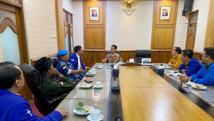 Ketua Umum Dewan Pimpinan Pusat (DPP) GAMKI Sahat Martin Philip Sinurat bertemu dengan Wali Kota Solo, Gibran Rakabuming Raka di Balai Kota Surakarta. Ada apa?