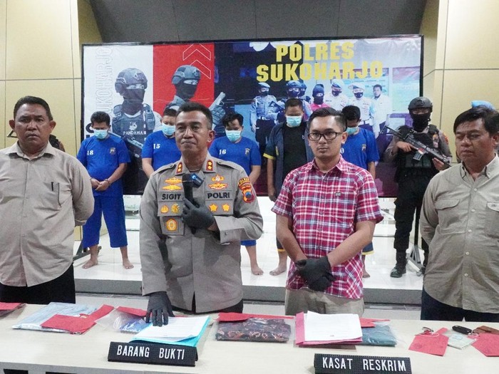 Kapolres Sukoharjo AKBP Sigit saat konferensi pers kasus pencurian di Mapolres Sukoharjo, Rabu (11/10/2023).