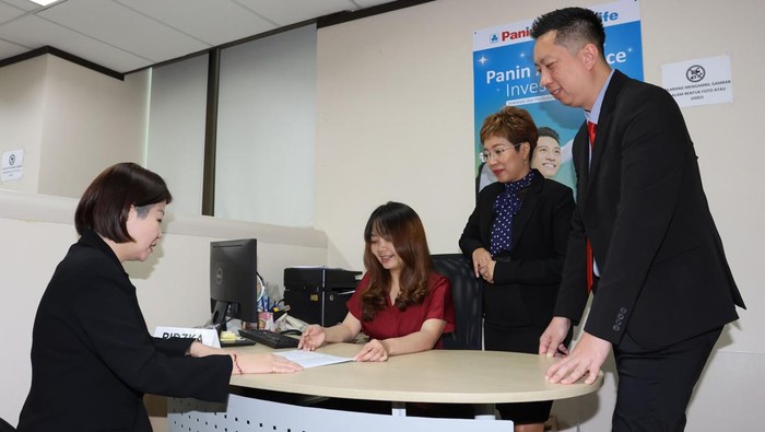 Panin Dai-ichi Life membayarkan klaim asuransi jiwa untuk manfaat tutup usia kepada salah satu nasabahnya di Medan, Sumatera Utara senilai Rp 1,5 Miliar. Wow!
