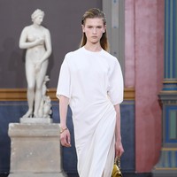 Inilah koleksi Valentino LEcole Spring/Summer 2024. Dalam pernyataannya Creative Director Valentino Pierpaola Piccioli mengatakan koleksi ini memberdayakan perempuan untuk menerima tubuh dan individualitas mereka. Foto: Dok. Valentino.