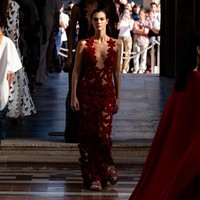 Inilah koleksi Valentino LEcole Spring/Summer 2024. Dalam pernyataannya Creative Director Valentino Pierpaola Piccioli mengatakan koleksi ini memberdayakan perempuan untuk menerima tubuh dan individualitas mereka. Foto: Dok. Valentino.