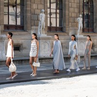 Inilah koleksi Valentino LEcole Spring/Summer 2024. Dalam pernyataannya Creative Director Valentino Pierpaola Piccioli mengatakan koleksi ini memberdayakan perempuan untuk menerima tubuh dan individualitas mereka. Foto: Dok. Valentino.
