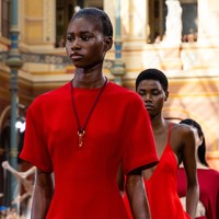 Inilah koleksi Valentino LEcole Spring/Summer 2024. Dalam pernyataannya Creative Director Valentino Pierpaola Piccioli mengatakan koleksi ini memberdayakan perempuan untuk menerima tubuh dan individualitas mereka. Foto: Dok. Valentino.