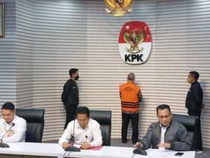 KPK Tahan Sekjen Kementerian Pertanian!