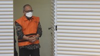 Selain Kasdi Subagyono, dua tersangka lainnya yakni mantan Menteri Pertanian Syahrul Yasin Limpo dan Direktur Alat dan Mesin Pertanian Kementan Muhammad Hatta.