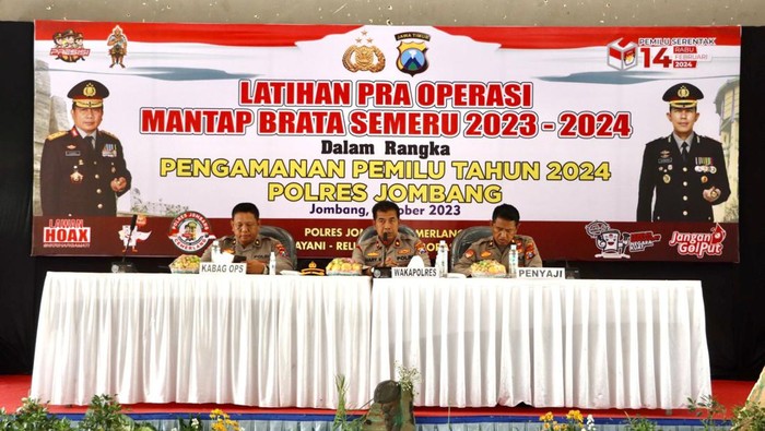 Latpraops Mantap Brata Semeru di Polres Jombang