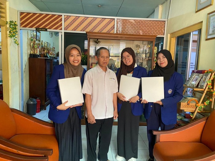 Mahasiswa UNY Gagas Chemistry For You Mahasiswa UNY Gagas Chemistry For You untuk Bantu Siswa Tunanetra Belajar Kimia