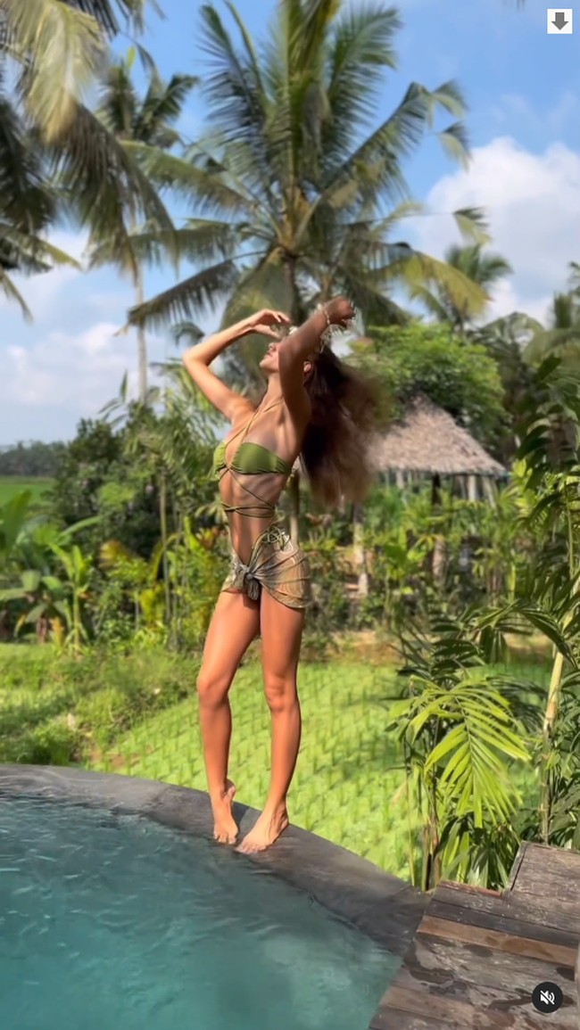 Selama di Bali, tak lupa ingin berfoto berlatar keindahan sawah dan alam Pulau Dewata. Foto: Instagram