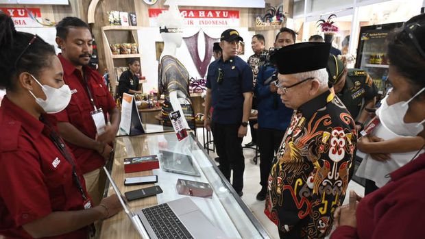Ma'ruf Amin Tinjau Produk Karya Anak Papua di Youth Creative Hub (Mulia Budi/detikcom)