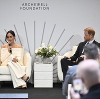 “Saya pikir bagi kami, bagi saya dan istri saya, dengan anak-anak yang tumbuh di era digital, prioritasnya di sini adalah mengubah rasa sakit menjadi tujuan dan memberikan banyak dukungan serta sorotan dan platform bagi para orang tua untuk bersatu. Untuk menyembuhkan, berduka dan juga secara kolektif fokus pada solusi sehingga tidak ada keluarga lain di mana pun yang harus mengalami apa yang telah mereka lalui,” kata Pangeran Harry. Foto: AP/Evan Agostini