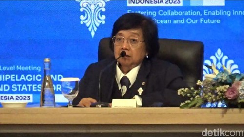 Menteri Lingkungan Hidup dan Kehutanan Siti Nurbaya Bakar saat konferensi pers di BNDCC, Nusa Dua, Rabu (11/10/2023).