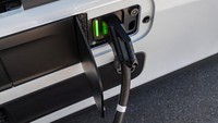 Tentunya buat bisa mendukung hal itu, Mercedes-Benz akan membangun infrastruktur stasiun pengecasan terlebih dahulu. Selain pengisian daya CCS  hingga 400 kW, eActros  600 nantinya dapat menggunakan pengisian daya Megawatt (MCS). Foto: Dok. Daimler