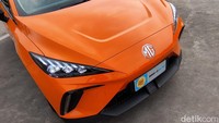 MG4 EV dibekali baterai Lithium Iron Phospate yang memiliki kapasitas hingga 51 kWh. Baterai tersebut bisa digunakan untuk menempuh jarak maksimum 425 km, sementara pengecasan 0 hingga 80 persen hanya 35 menit. Foto: Septian Farhan Nurhuda / detik.com