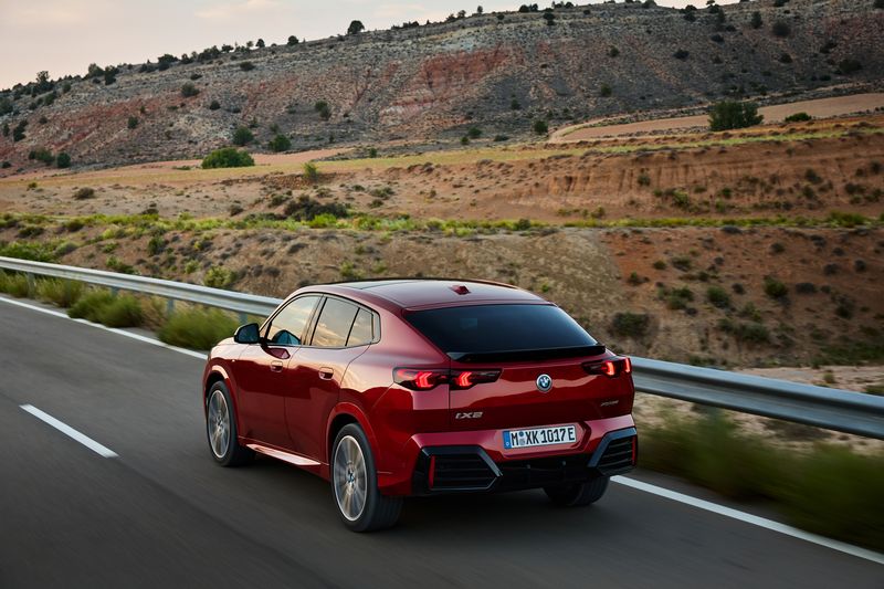 Mobil Listrik BMW iX2
