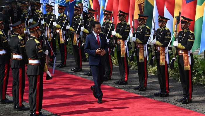 Momen Jokowi Pimpin KTT AIS Forum di Bali Konferensi Tingkat Tinggi (KTT) Negara-Negara Pulau dan Kepulauan atau Archipelagic and Island States (AIS) Forum digelar di Bali Nusa Dua Conference Center, Kabupaten Badung, Provinsi Bali, Rabu (11/10/2023). Presiden Joko Widodo (Jokowi) memimpin langsung KTT AIS.