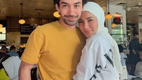 Tak hanya bersama Geng Cendol, tapi Olla juga pernah makan bersama Reza Rahadian. Momen itu dibagikan Olla di Instagram miliknya. Foto: Instagram @ollaramlan