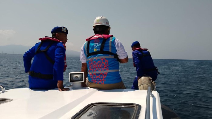 Patroli laut yang dilakukan Polairud Banyuwangi mengantisipasi gangguan keamanan KTT AIS 2023.