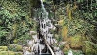 Air Terjun Siluman di Langkat, Sumatera Utara, yang alirannya kadang tidak ada lalu muncul kembali seperti siluman yang antara ada dan tiada. (dok. Instagram @airterjunsiluman)