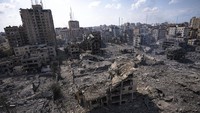 Gedung-gedung hancur setelah Israel menggempur target-target Hamas selama tiga hari berturut-turut. AP Photo/Fatima Shbair.