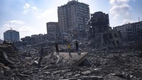 Militer Israel melancarkan serangan ke Gaza setelah rentetan roket ditembakkan oleh militan Hamas dari wilayah Palestina ke Israel, pada Sabtu (7/10/2023) lalu. AP Photo/Fatima Shbair.  