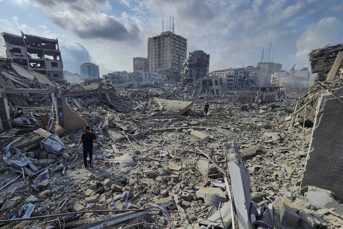 Serangan udara militer Israel terhadap militan Hamas mengakibatkan Kota Gaza porak-poranda. Ini penampakannya.