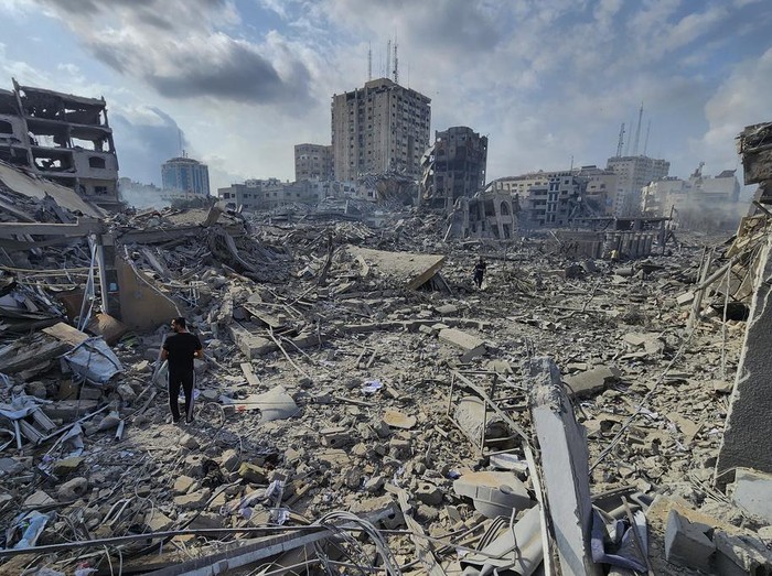 Serangan udara militer Israel terhadap militan Hamas mengakibatkan Kota Gaza porak-poranda. Ini penampakannya.