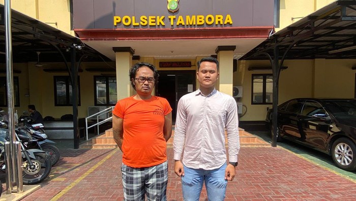 Polsek Tambora menangkap penipu yang mengaku-aku sebagai agen intelijen